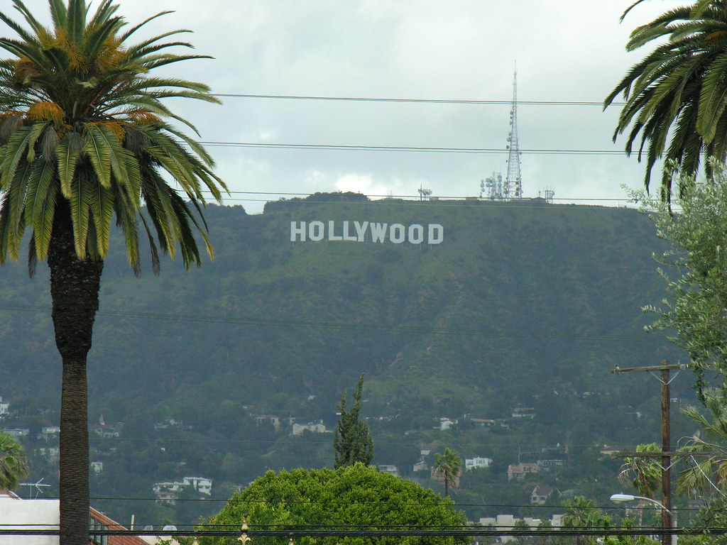 Beyond the Glamour: 6 Iconic Hollywood Stars Who Were Surprisingly Broke When They Died