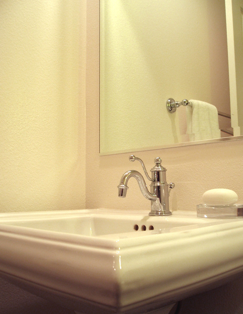 Unlock the Illusion: 13 Simple DIY Hacks to Make Your Small Bathroom Feel Twice as Spacious and Stylish