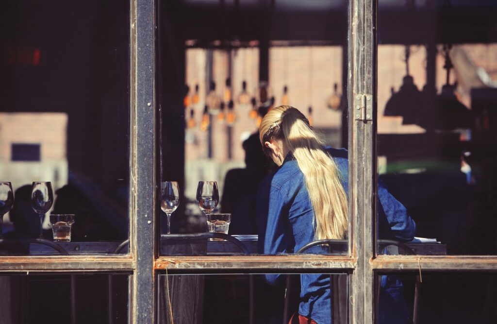 restaurant, waitress, waiter, server, blonde, long hair, girl, woman, people, waitress, waitress, waitress, waitress, waitress, waiter, waiter, waiter