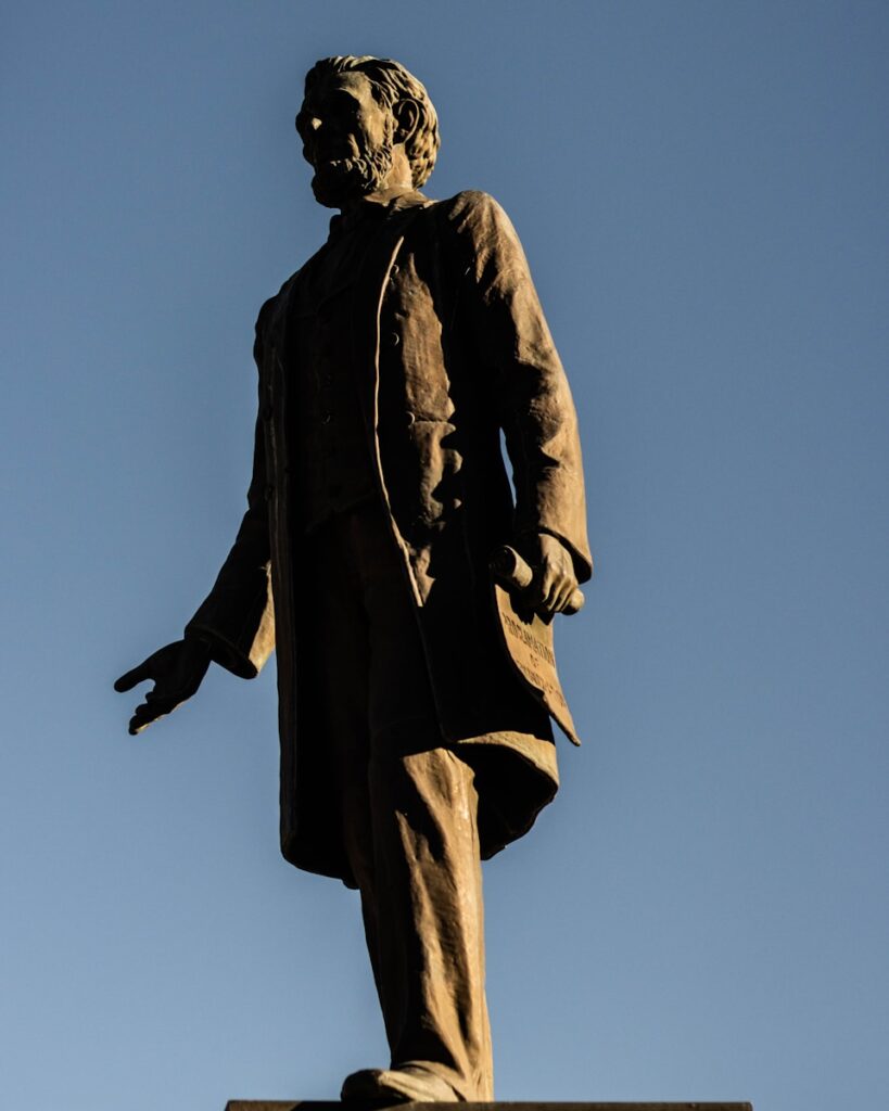 A statue of a man with his arms outstretched