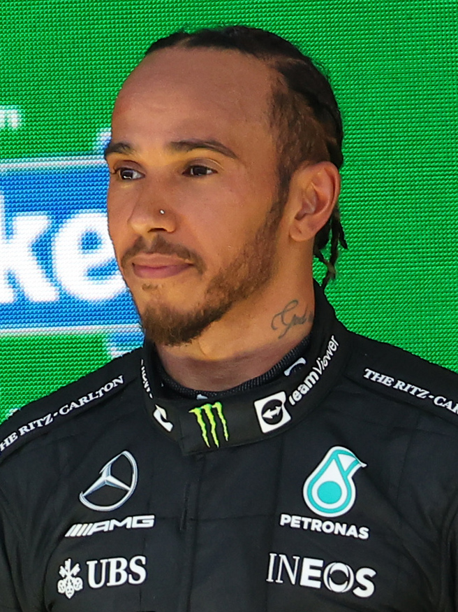 F1 Legend Lewis Hamilton’s Candid Remark to Brad Pitt That Sparked a Hollywood Script Rewrite