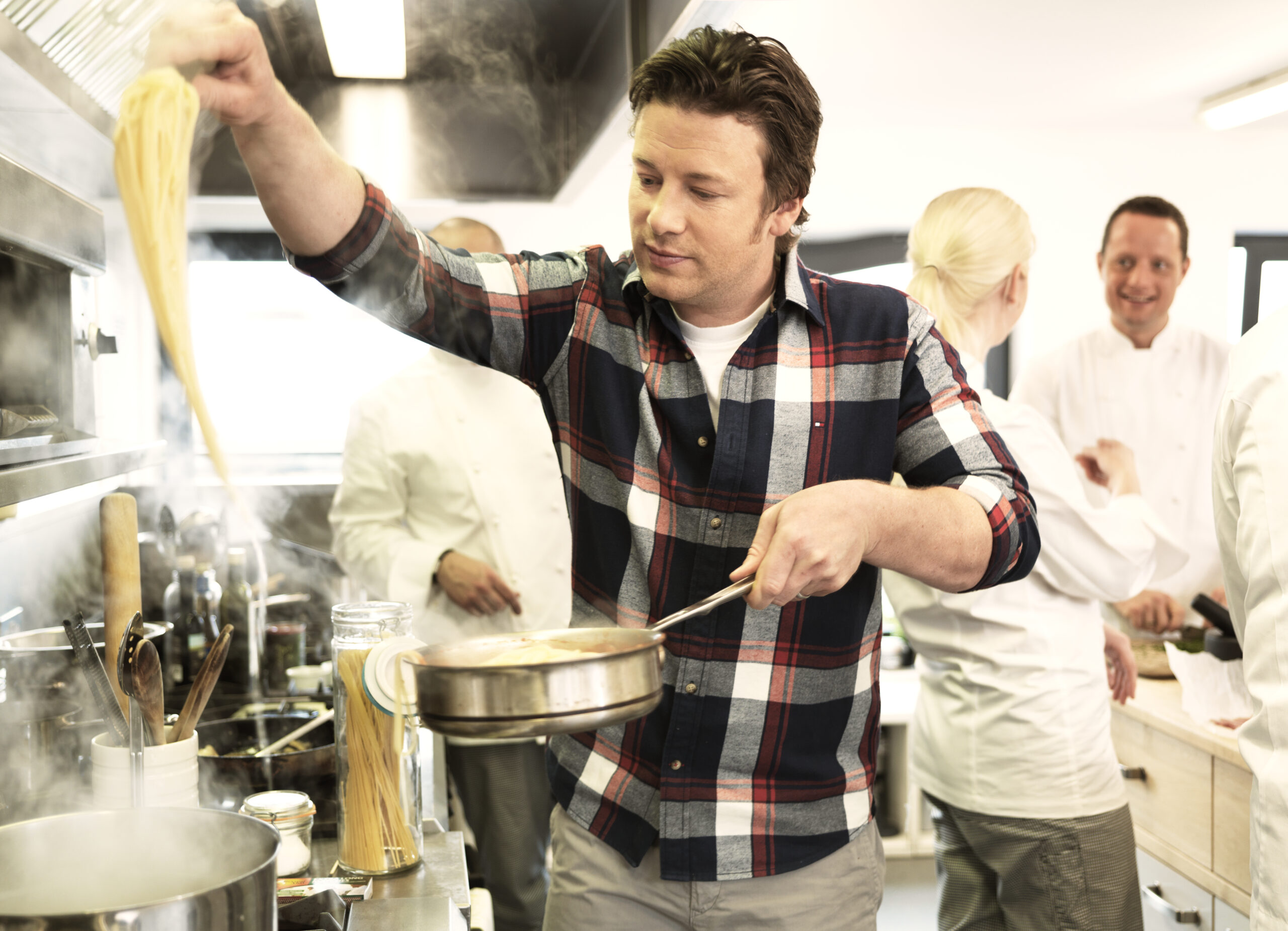 Jamie Oliver: A Culinary Odyssey – The Enduring Influence of a Global Food Visionary, From Humble Pub Kitchens to International Acclaim