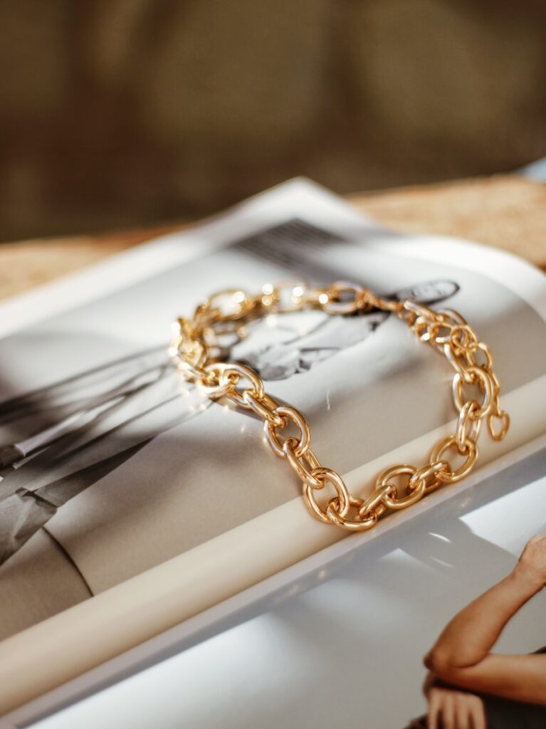 Decoding the Shift: 10 Gold Jewelry Trends Younger Buyers Are Redefining Luxury
