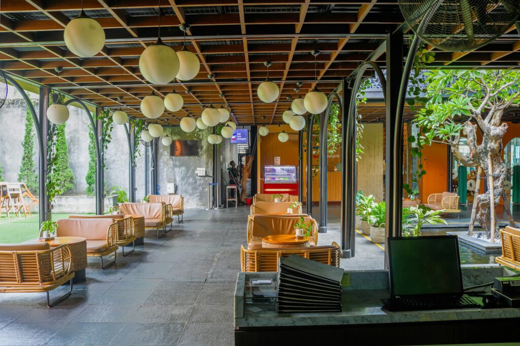 a room filled with lots of chairs and tables