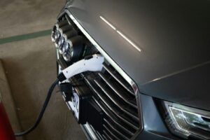 2025’s Electric Dream: Why Luxury Sedans Aren’t Just Surviving, They’re Thriving, Redefining Automotive Excellence